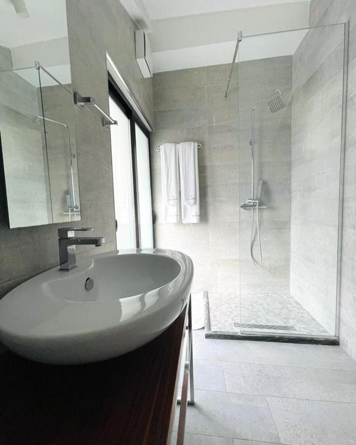 Vila Shard Boutique Hotel Тирана Экстерьер фото